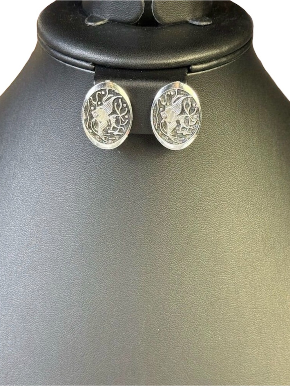 155. Vintage Silver Tone Fish Clip-On Earrings Signed Women's Fashion